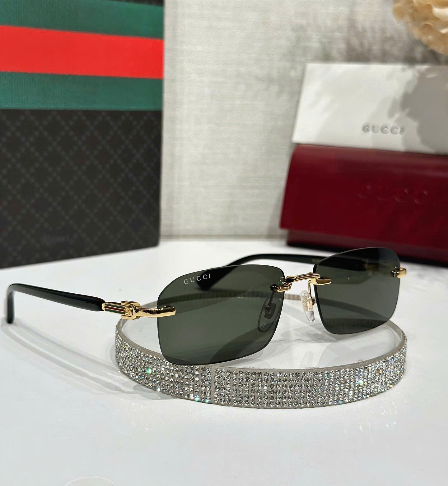 Gọng Kính GUCCI Khoan Dáng Mắt Nhỏ – Xu Hướng Thời Trang Đẳng Cấp Dành Cho Nam Và Nữ