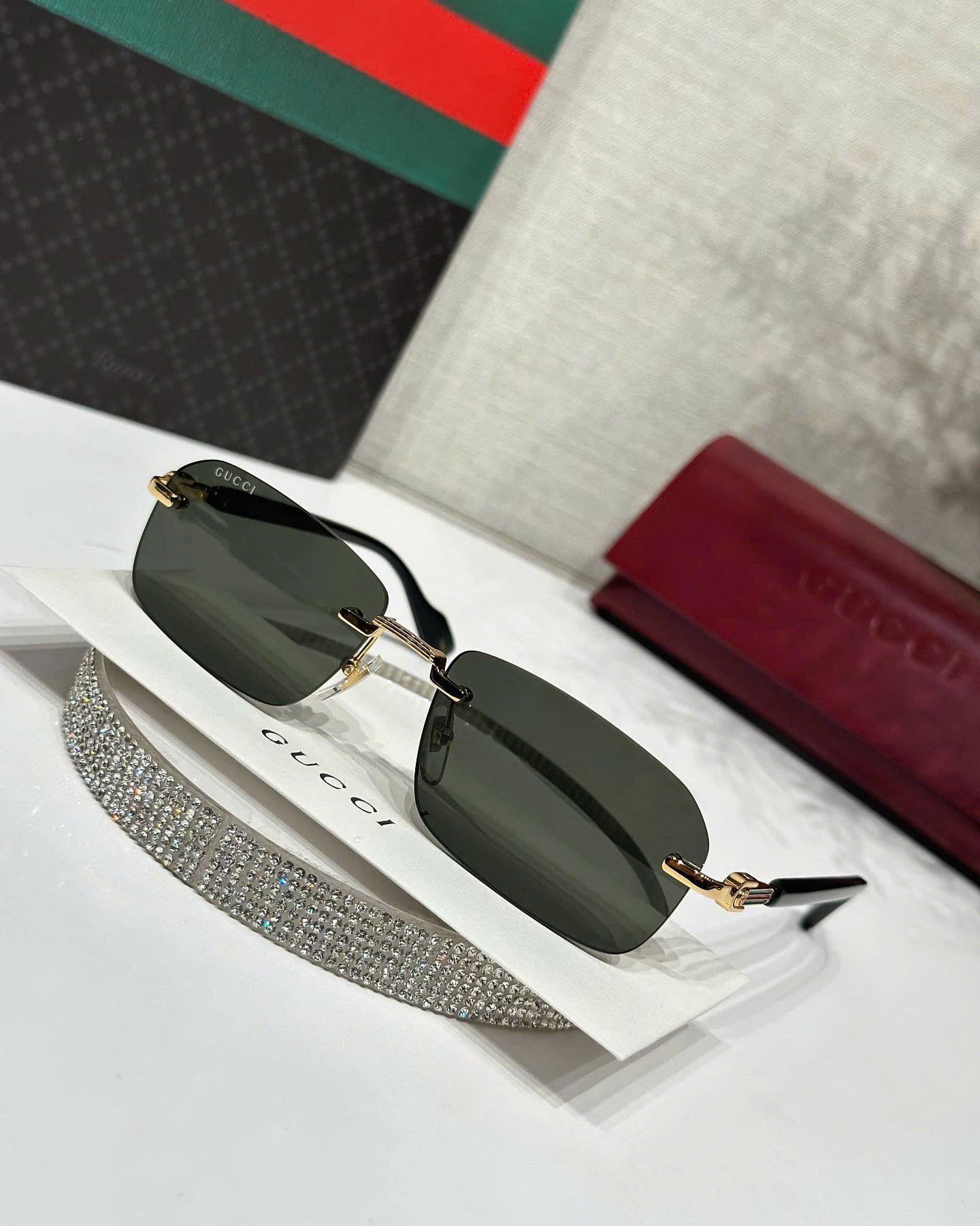 Gọng Kính GUCCI Khoan Dáng Mắt Nhỏ – Xu Hướng Thời Trang Đẳng Cấp Dành Cho Nam Và Nữ