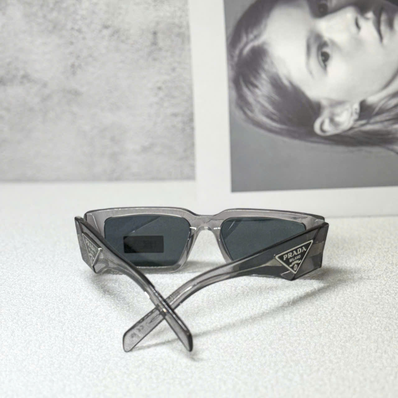 Kính Mắt PRADA Unisex Màu Trong Gray – Phong Cách Thời Trang Cá Tính Từ Thương Hiệu Cao Cấp Ý