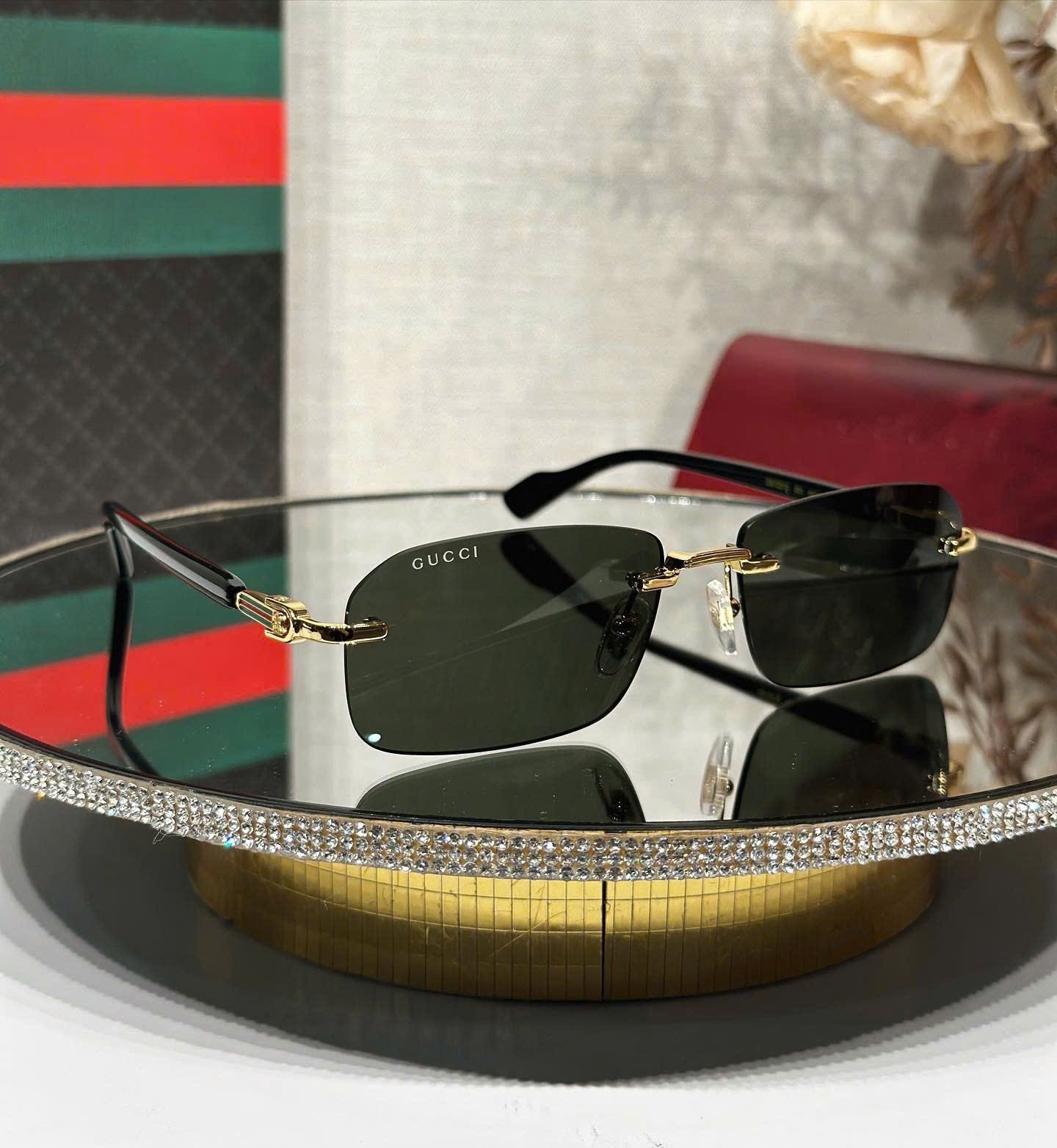 Gọng Kính GUCCI Khoan Dáng Mắt Nhỏ – Xu Hướng Thời Trang Đẳng Cấp Dành Cho Nam Và Nữ