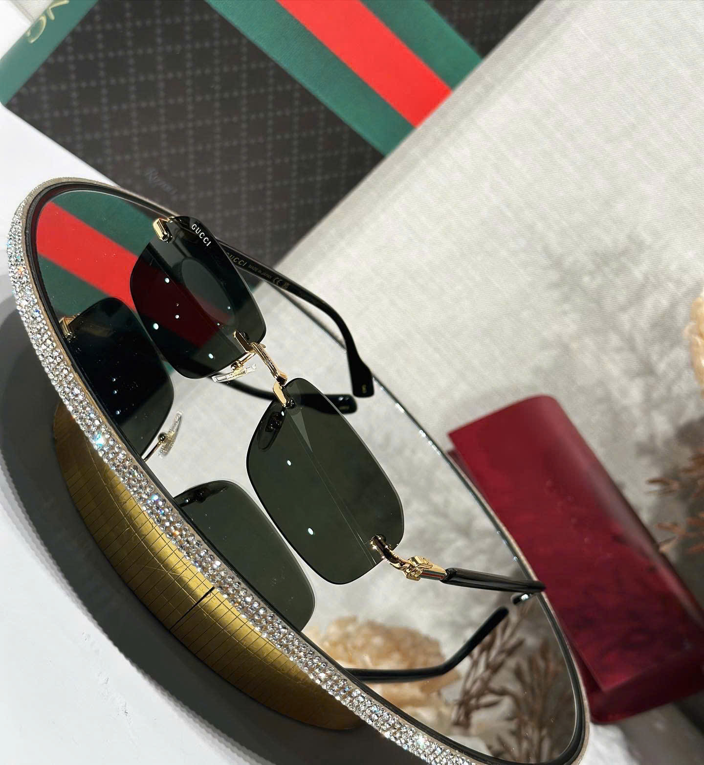 Gọng Kính GUCCI Khoan Dáng Mắt Nhỏ – Xu Hướng Thời Trang Đẳng Cấp Dành Cho Nam Và Nữ