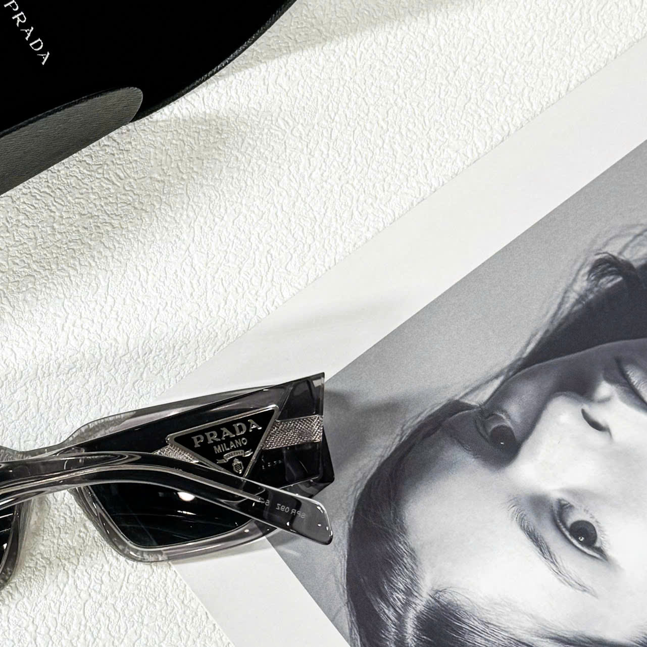 Kính Mắt PRADA Unisex Màu Trong Gray – Phong Cách Thời Trang Cá Tính Từ Thương Hiệu Cao Cấp Ý
