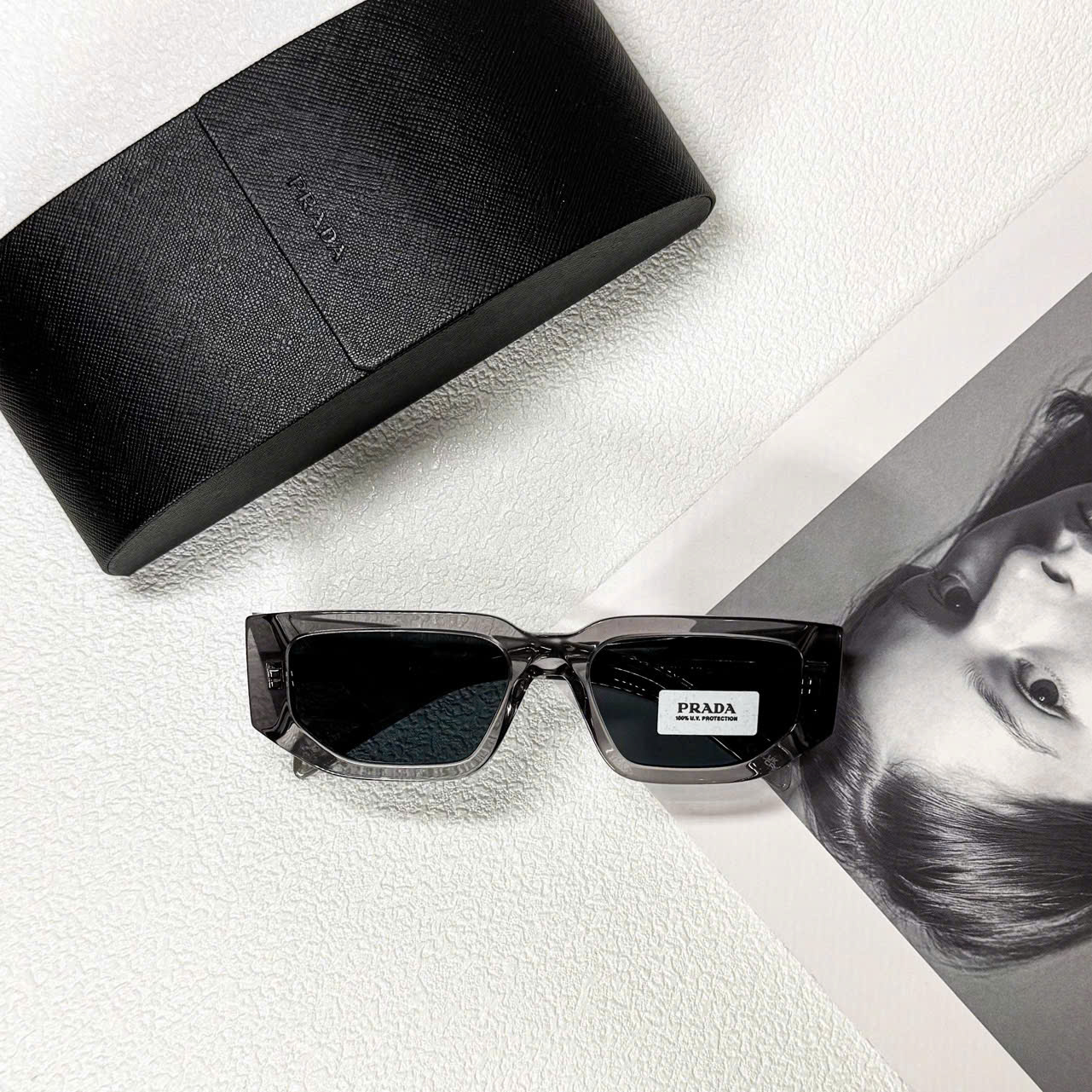 Kính Mắt PRADA Unisex Màu Trong Gray – Phong Cách Thời Trang Cá Tính Từ Thương Hiệu Cao Cấp Ý