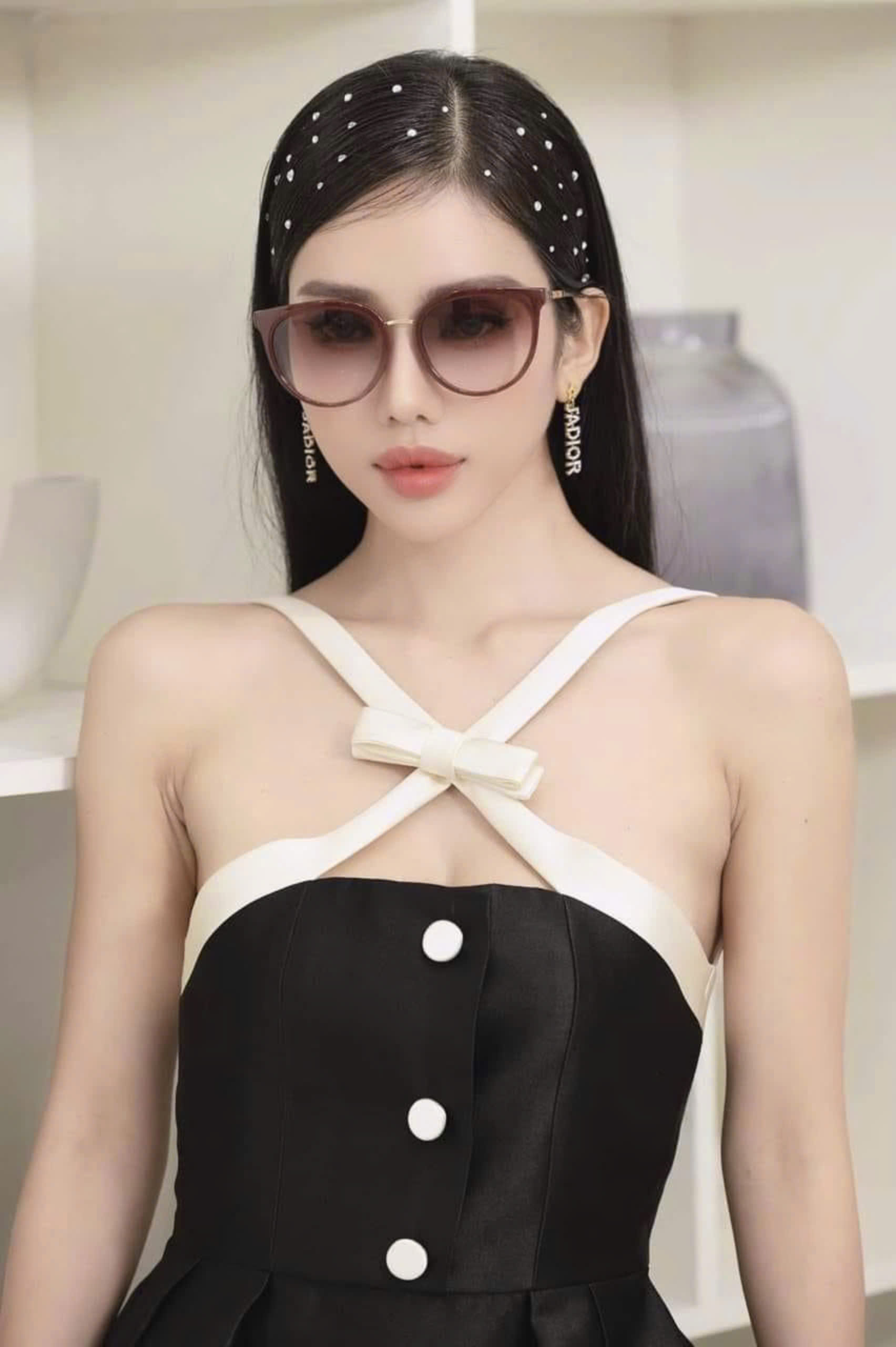 Kính Mắt Burberry Đỏ Bordeaux – Vẻ Đẹp Quyến Rũ, Đậm Chất Thời Trang Anh Quốc