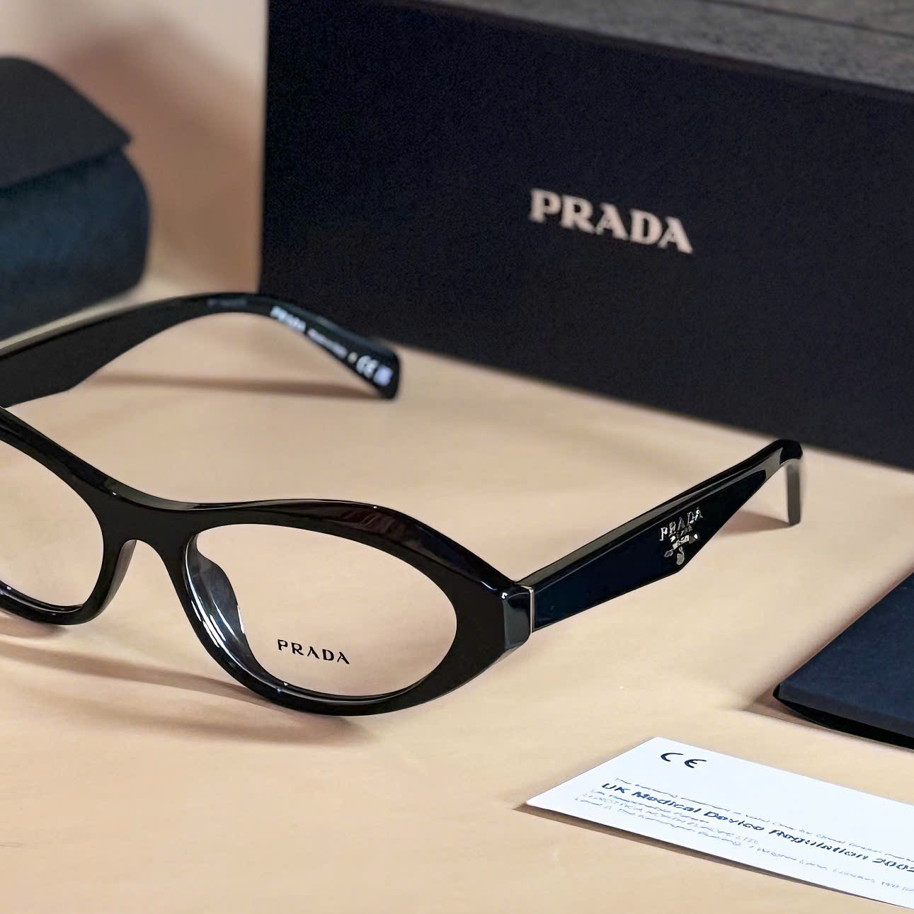 Gọng Cận PRADA Dáng Mèo – Đẳng Cấp Từ Từng Đường Nét