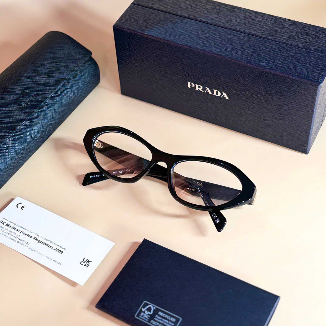 Gọng Cận PRADA Dáng Mèo – Đẳng Cấp Từ Từng Đường Nét