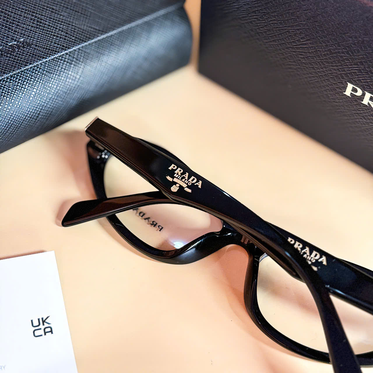 Gọng Cận PRADA Dáng Mèo – Đẳng Cấp Từ Từng Đường Nét