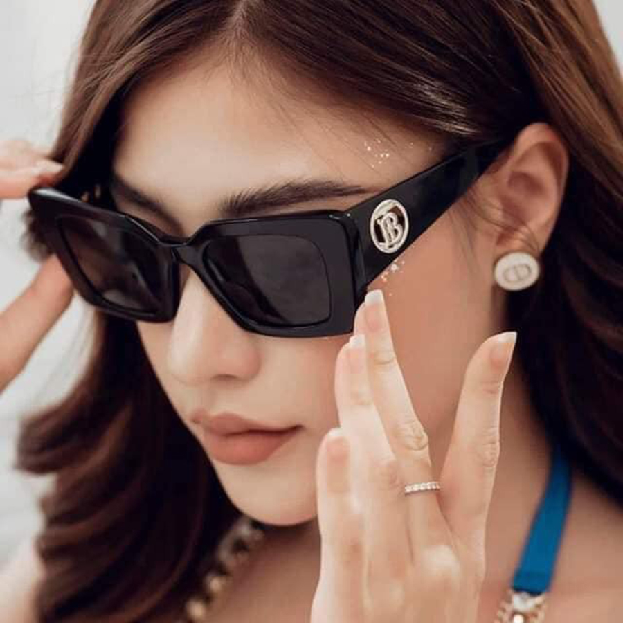 Kính Mát Burberry Sunglasses BE4344 Màu Đen