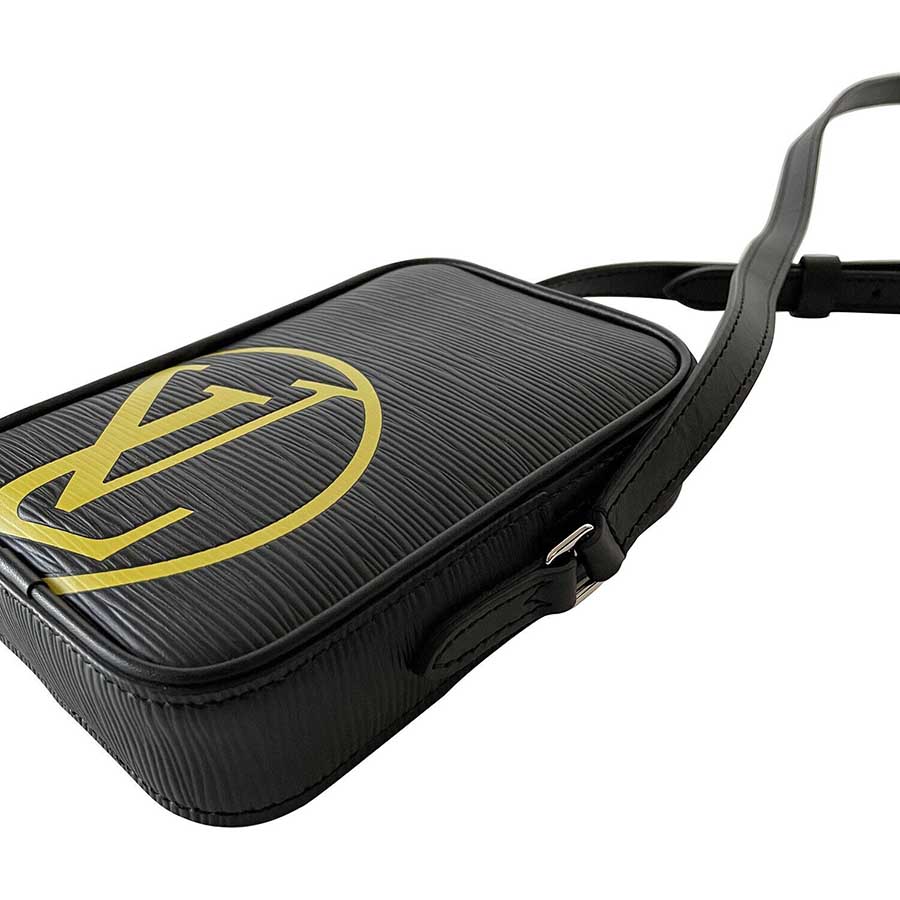 Túi Đeo Chéo Nam Louis Vuitton LV Danube Initials Epi Leather PM Màu Đen Vàng