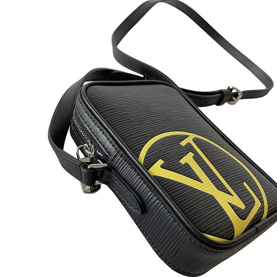 Túi Đeo Chéo Nam Louis Vuitton LV Danube Initials Epi Leather PM Màu Đen Vàng