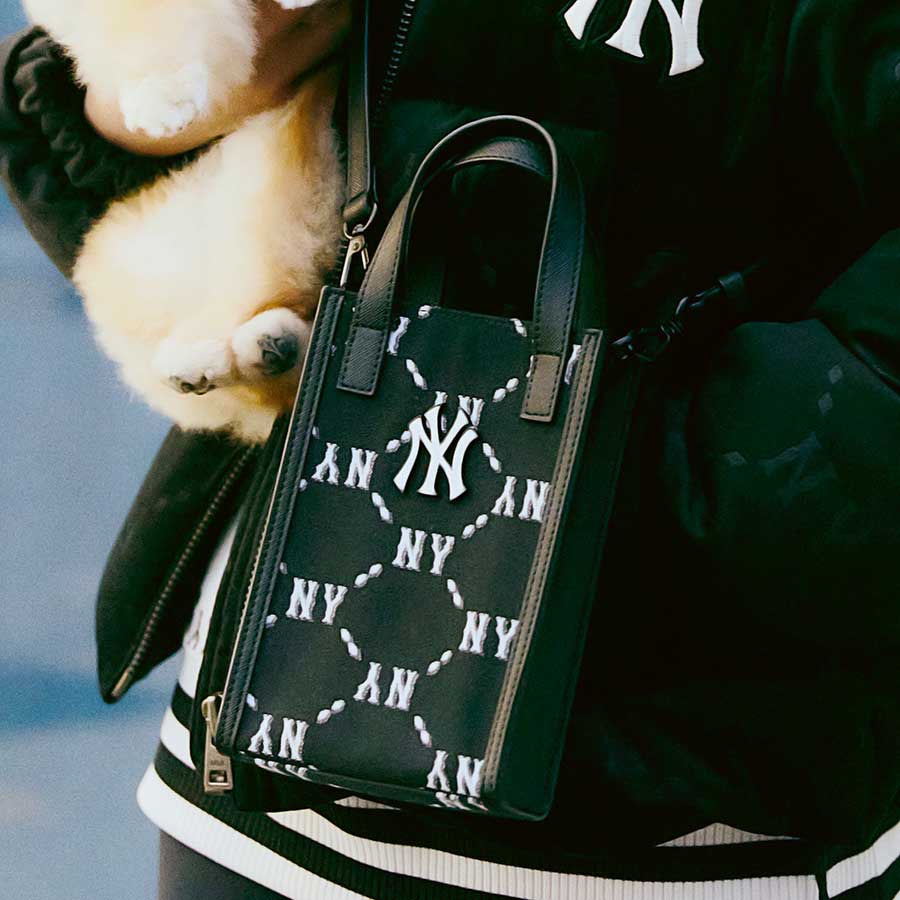 Túi Đeo Chéo MLB Monogram Jacquard New York Yankees 3ACRH102N-50BKS Màu Đen