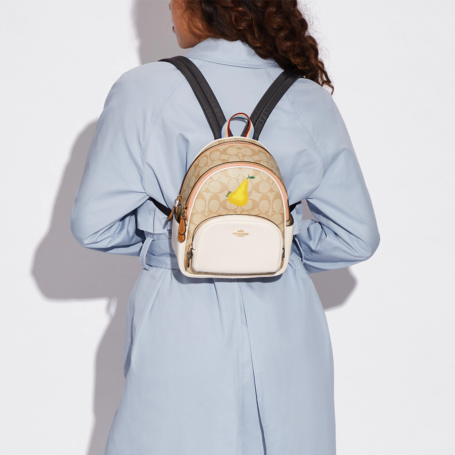 Balo Coach Mini Court Backpack In Signature Canvas With Pear C8258 Màu Be Trắng