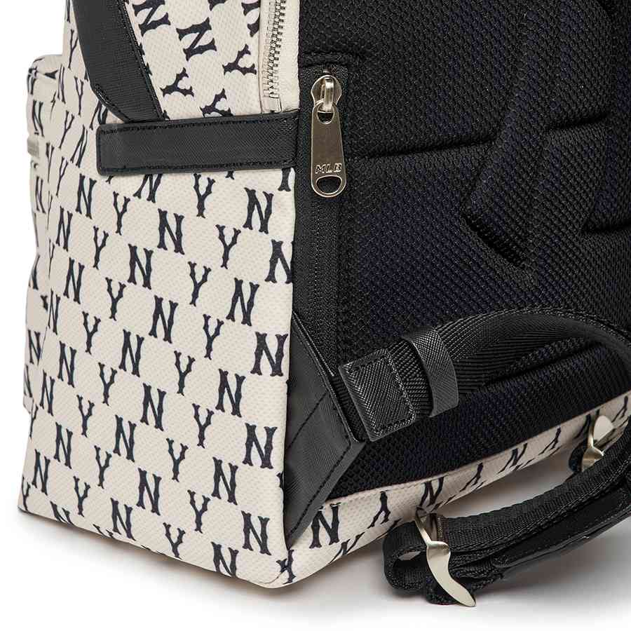 Balo MLB Monogram New York Yankees 3ABKM012N-50CRD Màu Trắng