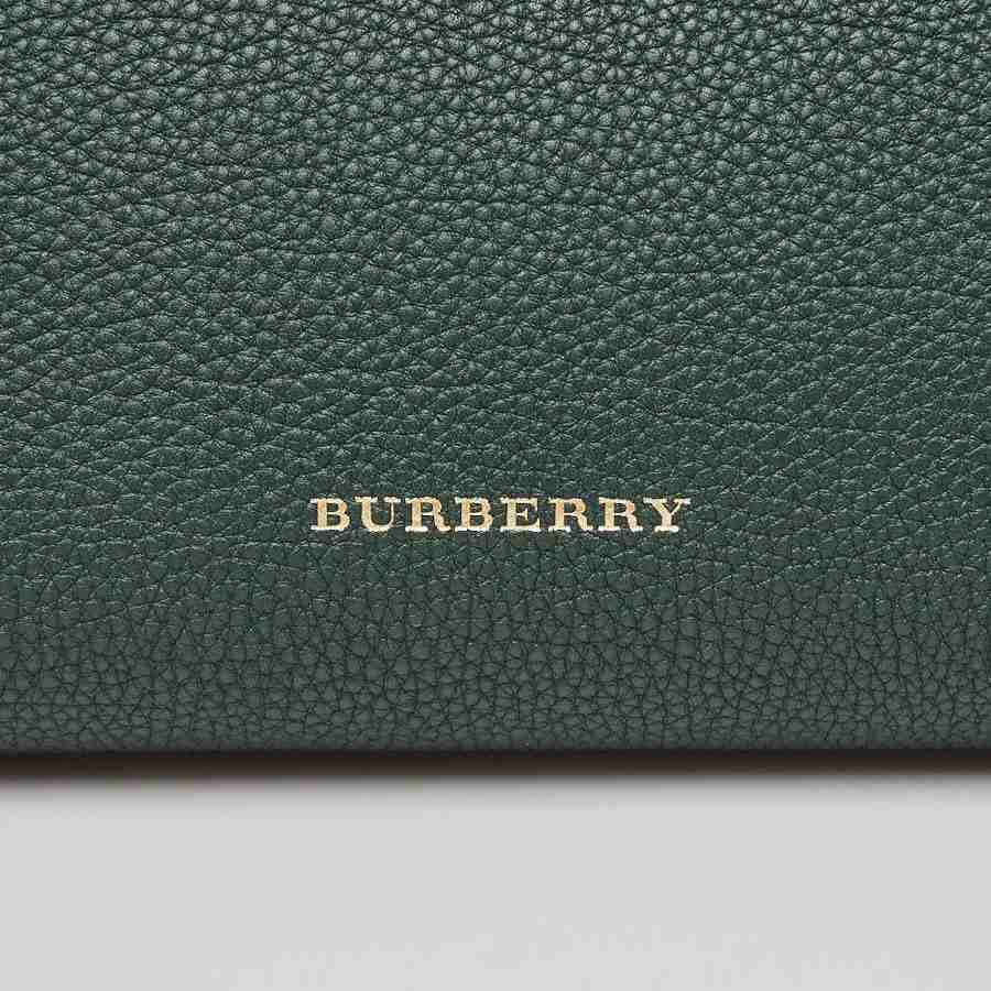 Túi Tote Burberry Bottle Green Calf Leather House Check Medium Banner Tote Bag Màu Xanh Green Size 34