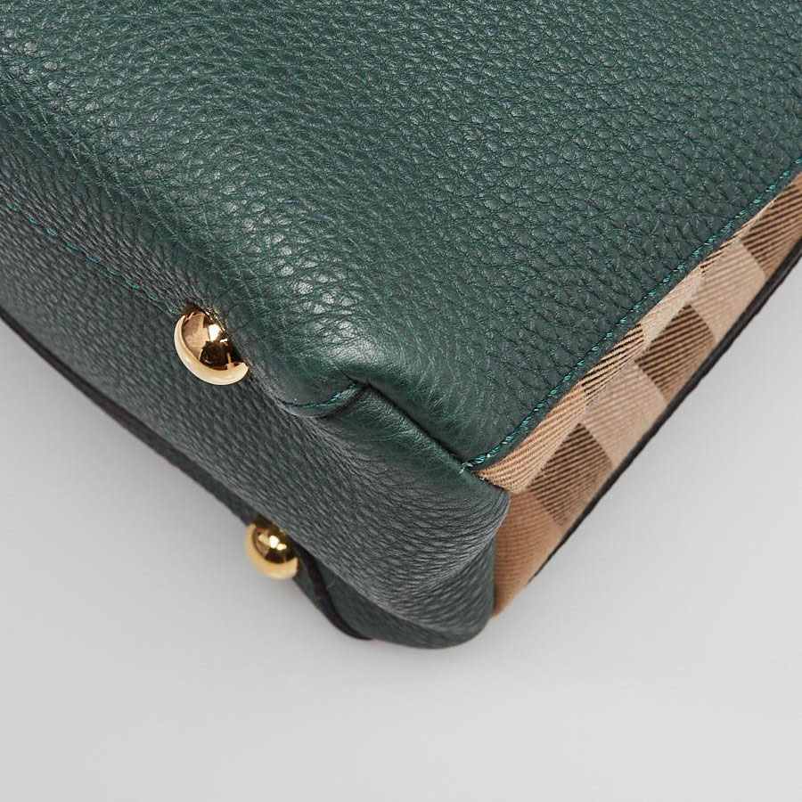 Túi Tote Burberry Bottle Green Calf Leather House Check Medium Banner Tote Bag Màu Xanh Green Size 34