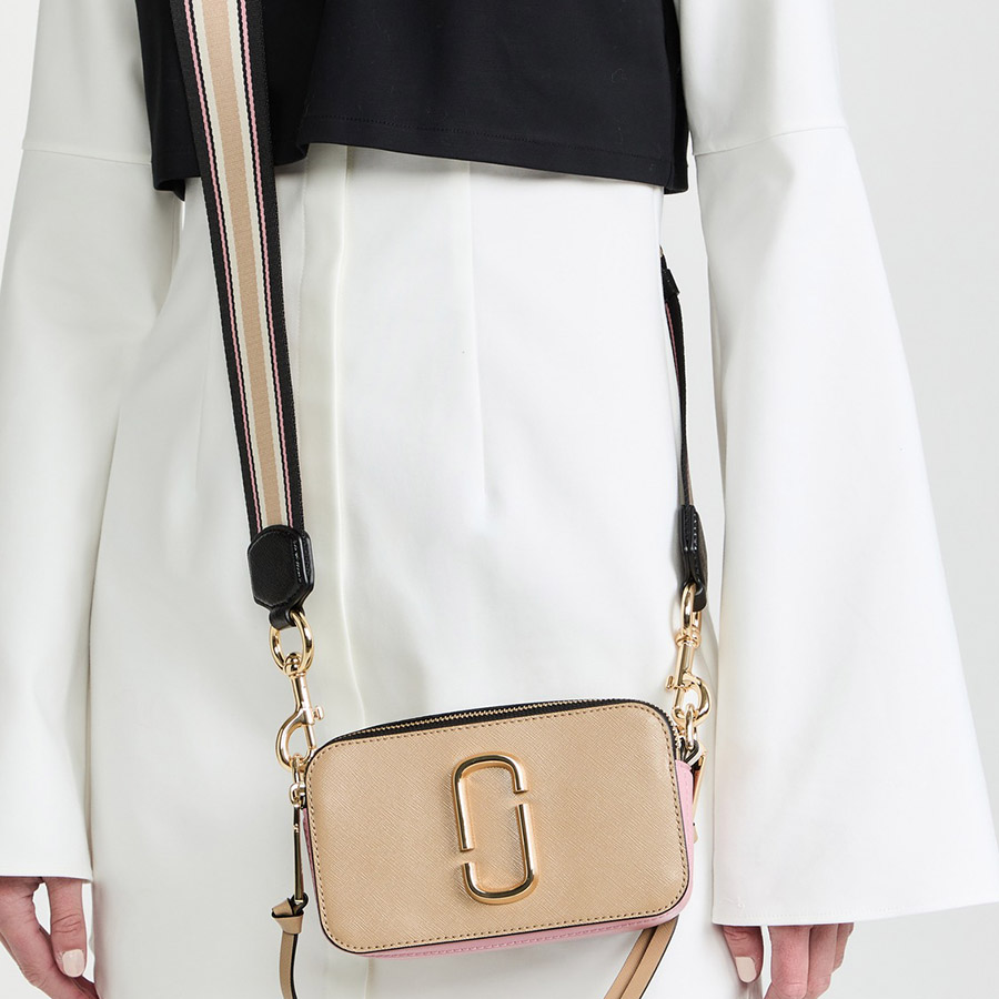 Túi Đeo Chéo Marc Jacobs Snapshot Crossbody Bag Màu Be Hồng