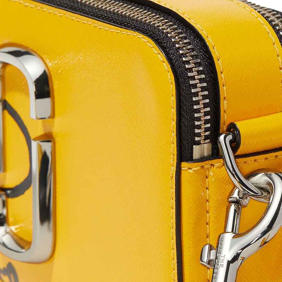 Túi Đeo Chéo Marc Jacobs Peanuts The Snapshot Crossbody Bag Màu Vàng