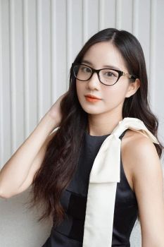 Kính Chính Hãng Tại Vũ Anh Luxury – Tuyên Ngôn Phong Cách, Khẳng Định Đẳng Cấp