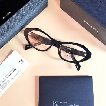 Gọng Cận PRADA Dáng Mèo – Đẳng Cấp Từ Từng Đường Nét