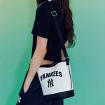Túi Xách MLB Varsity New York Yankees 3ABMS093N-50CRD Màu Đen Kem