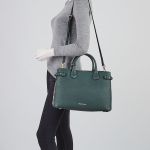 Túi Tote Burberry Bottle Green Calf Leather House Check Medium Banner Tote Bag Màu Xanh Green Size 34
