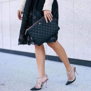 Túi Cầm Tay Chanel Pouch Classic Màu Đen