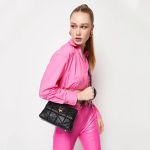 Túi Đeo Chéo Lyn Treasure One Handbags LL22CBF191 Màu Đen